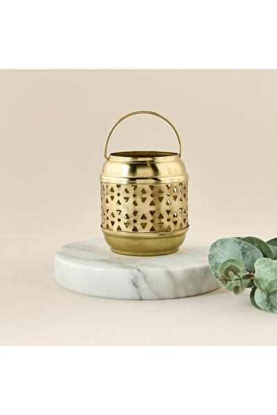 Lifestyle فانوس معدني بتفاصيل محفورة ومقبض