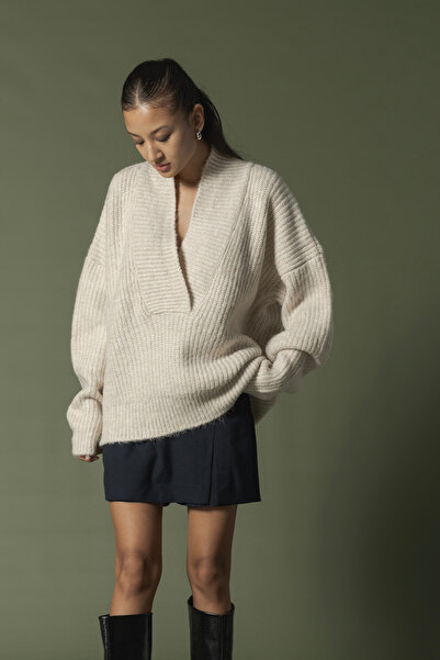 Nisan ПЛЕТЕН ПУЛОВЕР С V-ОБРАЗНО ДЕКО