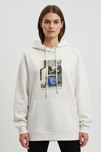 Mizalle Yumuşak Dokulu Kapüşonlu Grafik Baskılı Ekru Sweatshirt