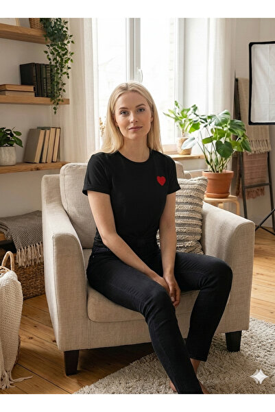 BUWOM Γυναικείο μπλουζάκι με στάμπα μικρής καρδιάς