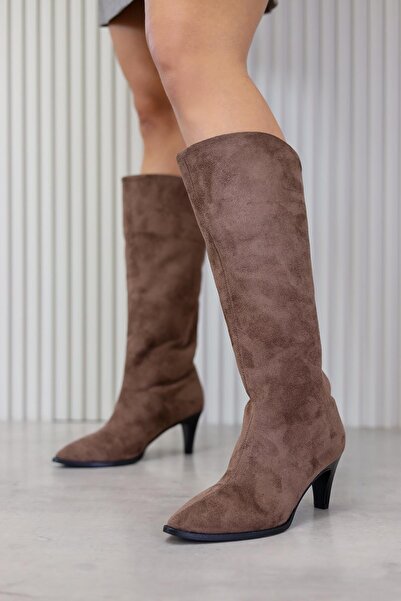 Stil Durağı حذاء طويل من ماركة ألمو بكعب 5 سم للموسم الجديد باللون البني