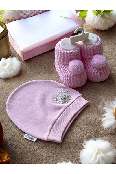 BETSY STUDIO Newborn Baby Booties & Cotton Beanie Set Pink