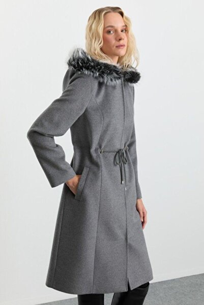 Selen Beli Büzgülü Kapüşonlu Kürklü Uzun Kaban-Gri - 38
