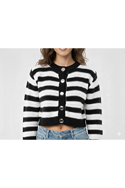 franky B Women's Buttoned Knitted Crop Cardigan