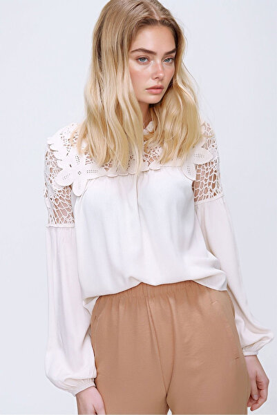 bacc Bluză pentru femei, cu detaliu din dantelă crem, țesută BCHESQ-251120