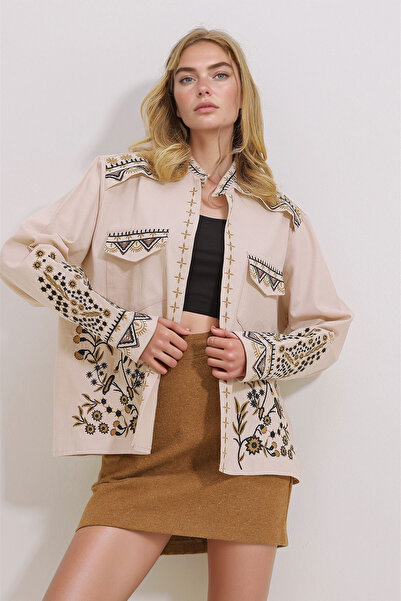 bacc Jachetă de damă din gabardină brodată cu buzunare duble bej BCHESQ-251036