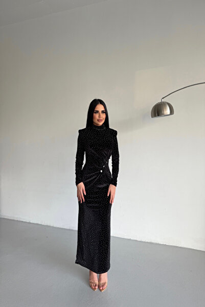 KAMACI BUTİK فستان مخملي بتفاصيل أزرار على شكل جرس