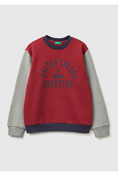 United Colors of Benetton سويت شيرت للأولاد باللونين العنابي والرمادي بشعار م...