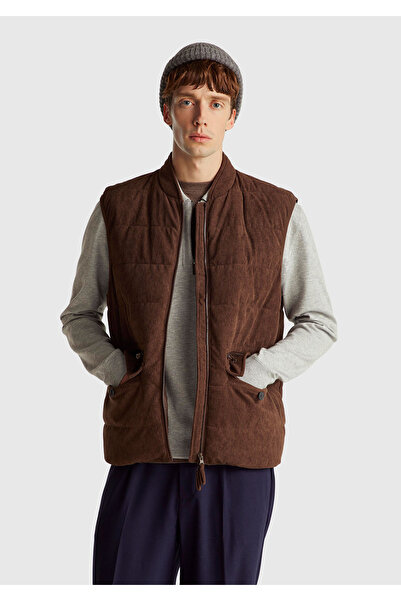 United Colors of Benetton Men's dark brown quilted zip-up velvet vest with flap pockets