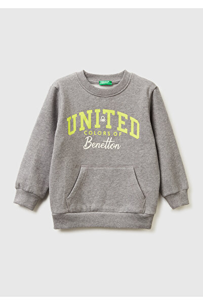 United Colors of Benetton Φούτερ για αγόρια ανθρακί μελανζέ με λογότυπο στο μ...