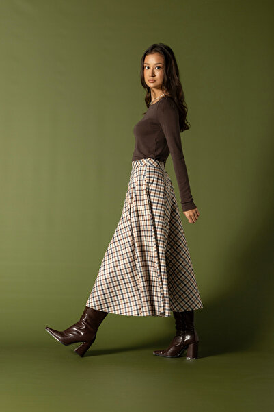 Nisan تنورة ميدي من جلد الغزال منقوشة من إيكوس