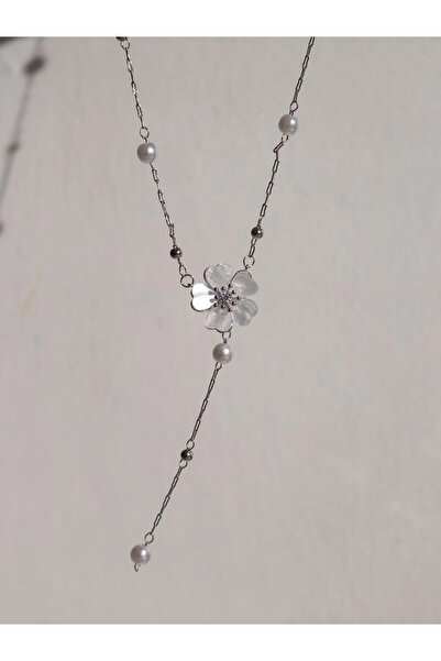 Reorah Collection White Blossom Y Necklace