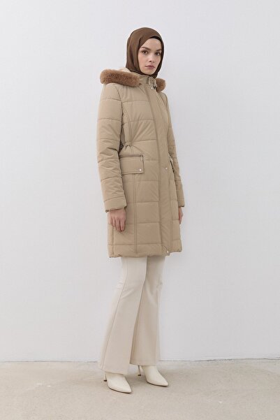 Nihan Seyyar Kapşonlu Kapitone Kaban Bej