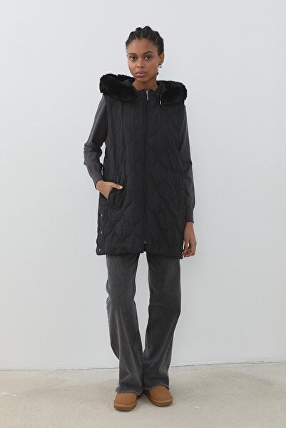 Nihan İnce Kapitone Kürk Kapşonlu Yelek Siyah