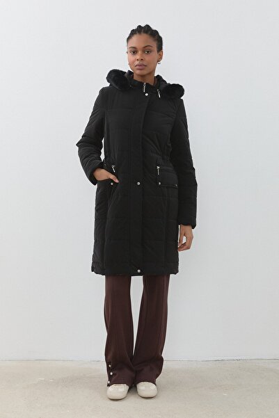 Nihan Seyyar Kapşonlu Kapitone Kaban Siyah