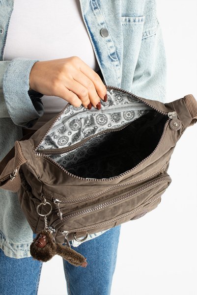 Vuslat Bags حقيبة ماسنجر نسائية للاستخدام اليومي |   قماش طارد للماء |   تصميم خفيف الوزن متعدد الأقسام