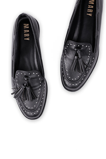 MARY Γυναικεία μοκασίνια με κομψή φούντα και μεταλλική λεπτομέρεια