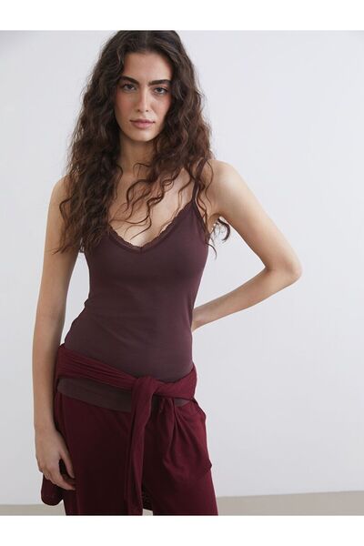 LC Waikiki LCW DREAM V Yaka Dantel Detaylı Askılı Kadın Atlet