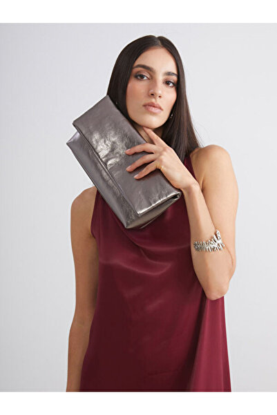 LC Waikiki حقيبة يد نسائية بمظهر جلدي