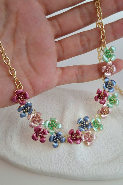 Norevia Pastel Renk Mat Mineli, Bahar Temalı Çiçek Kümesi Kolye