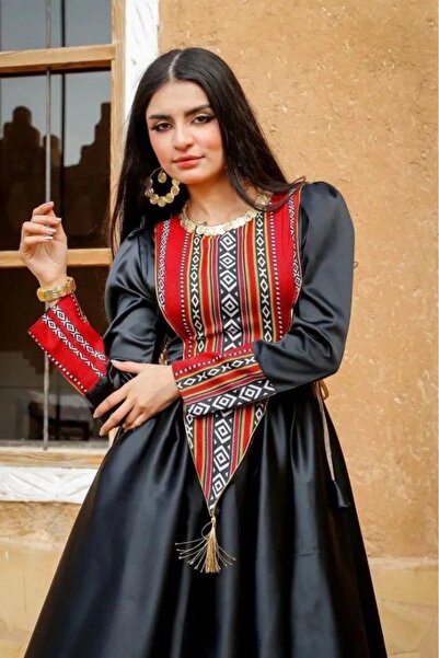 Orlina فستان أصالة التأسيس الميد - تفتة ساتان وتطريز عسيري (أسود)