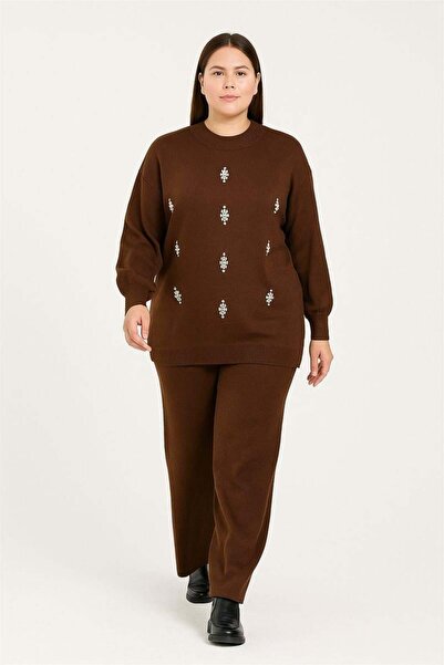 bezeXL Plus size brown knitwear set with front embellishments