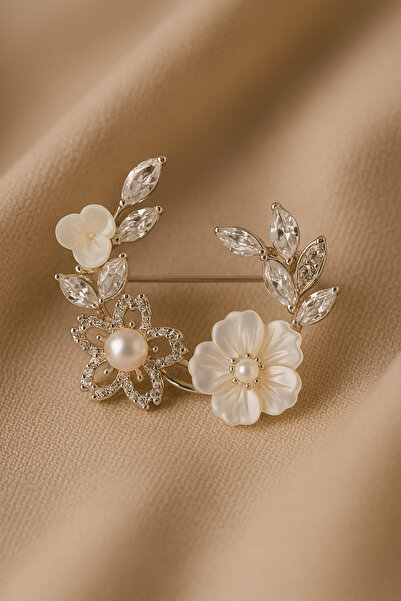 HoneyMoney Romantik Çiçek Motifli İnci Broş