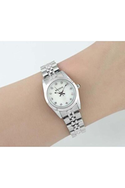 Brosha ساعة نسائية، علبة فضية، مينا أبيض (اشترِ واحدة واحصل على الثانية مجاناً)