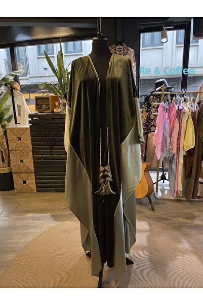 AJAL عباءة كيمونو نسائية مصنوعة خصيصًا بتفاصيل مطرزة بالأحجار وتفاصيل مخملية في الأربطة