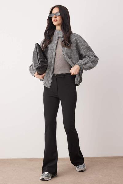 Trendyol Collection Schwarze, weite Bein-/weite Beinbund-detaillierte, dehnbare Strickhose aus Krepp TWOAW26PL00040