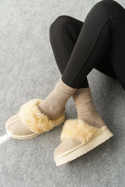 Capone Outfitters Florri Furry Closed Toe Women's Slippers