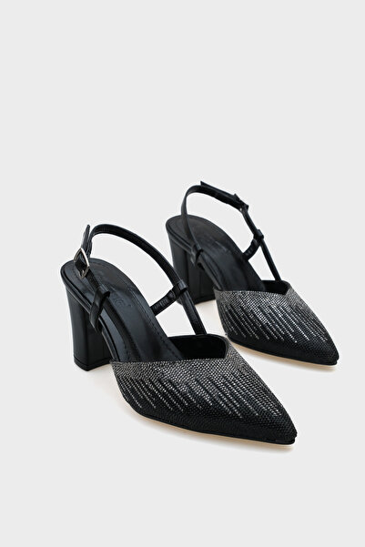 Capone Outfitters حذاء نسائي أنيق بكعب متوسط ​​ومقدمة مدببة من Nova