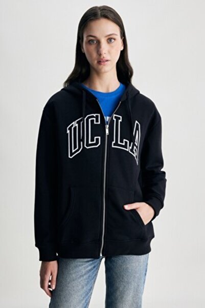UCLA Γυναικείο φούτερ JOYCE Black με κουκούλα και επένδυση fleece Standard Fit με απλικέ με φερμουάρ