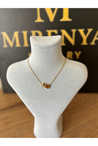 Mirenya قلادة على شكل حرف H مع قلب