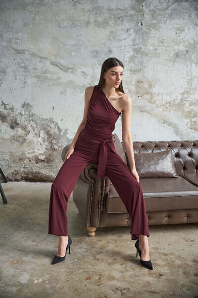 allys ASİMETRİK TEK OMUZ TULUM YAN FERMUARLI BÜZGÜ DETAYLI KENDİ KUMAŞINDAN KEMERLİ