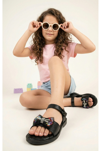 Moda Lime صنادل للفتيات الصغيرات مزينة بفيونكة حجرية ونعال مرنة من الفيلكرو