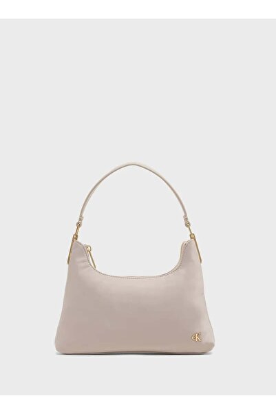 Calvin Klein حقيبة كتف نسائية بسحاب وإغلاق بشعار CK وحزام قصير باللون البيج LV04K3219G-RMU