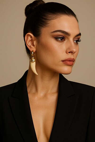 HAZAL KAYA ATELIER أقراط نسائية من اللؤلؤ العاجي