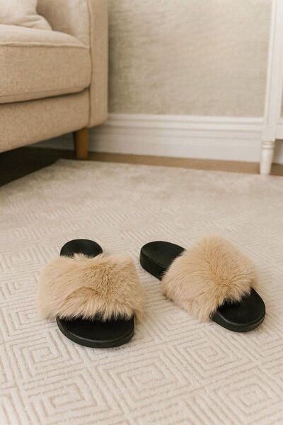 luvo shoes GÜNLÜK ORTOPEDİK KAYMAZ TABAN KÜRKLÜ KADIN EV TERLİĞİ