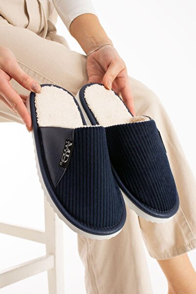 SUNSTEP نعال صوفية هادئة باللون الأزرق الداكن