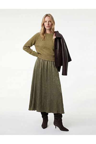 Koton تنورة طويلة واسعة ذات مظهر معدني مع خصر مطاطي