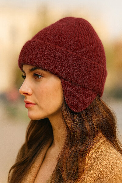 Butik Kadın Kışlık Akrilik Tüylü Kulak Kapatan Sıcak Tutucu Bere