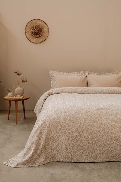 Barine Floral Jacquard Bedspread and Pillowcase Set