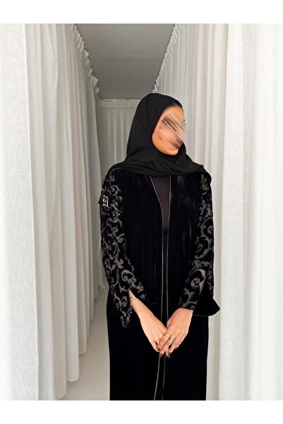 OLGA-ABAYA عباية أنيقة عصرية شتوية من آولجا القماش مخمل اسود مع مخمل مطرز وقصة العباية ربع كلوش شامل الطرحة