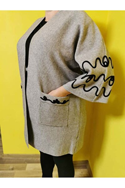 Cardigan oversized with artistic embroidery