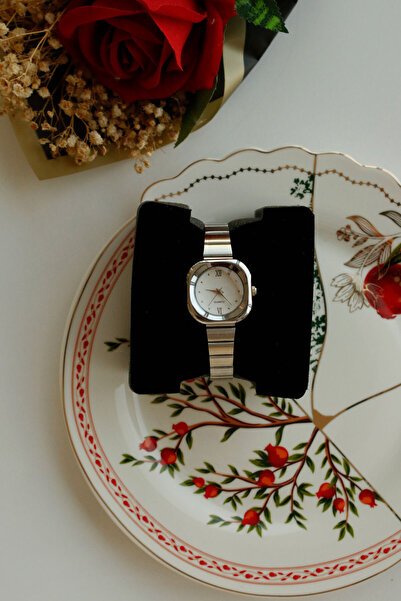 KOMBİNOLOJİ ساعة يد نسائية من بيني سيلفر ميتال