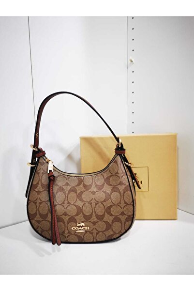 Generic A shoulder bag in shades of brown with a distinctive pattern and gold accessories, practical and suitable for everyday use.