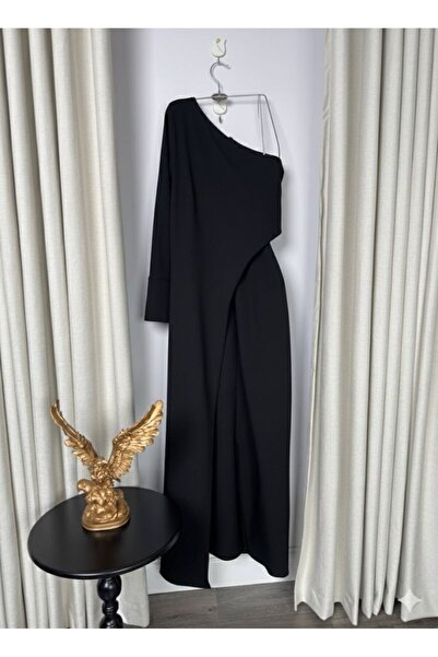 Shmouk Fashion Hanouf's royal black dress
