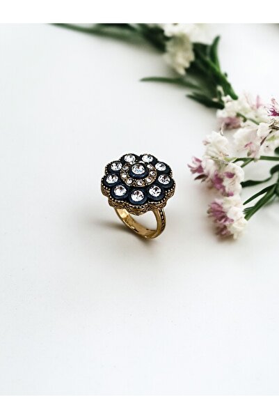 FAYRA ACCESSORIES خاتم على شكل زهرة مرصع بحجر الزركون والألماس