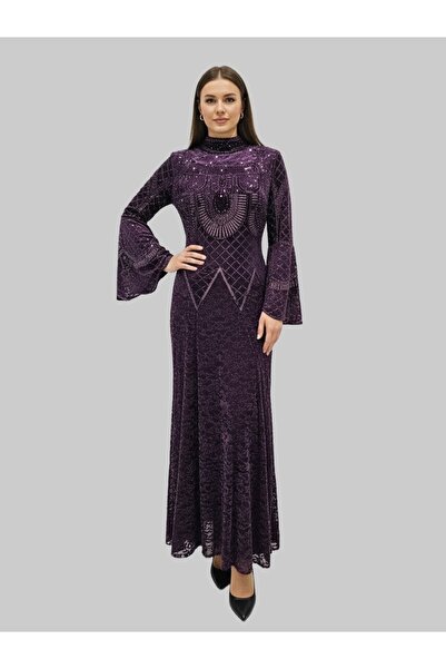 LEBAŞ A luxurious black and purple evening gown from LEBAS with embroidered l...